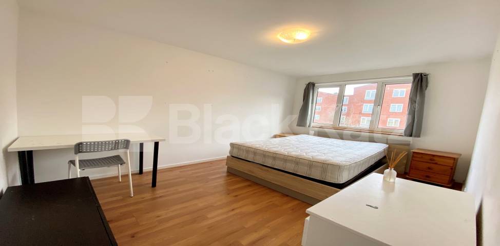 			LET , 3 Bedroom, 1 bath, 1 reception House			 Ainslie Walk, Balham